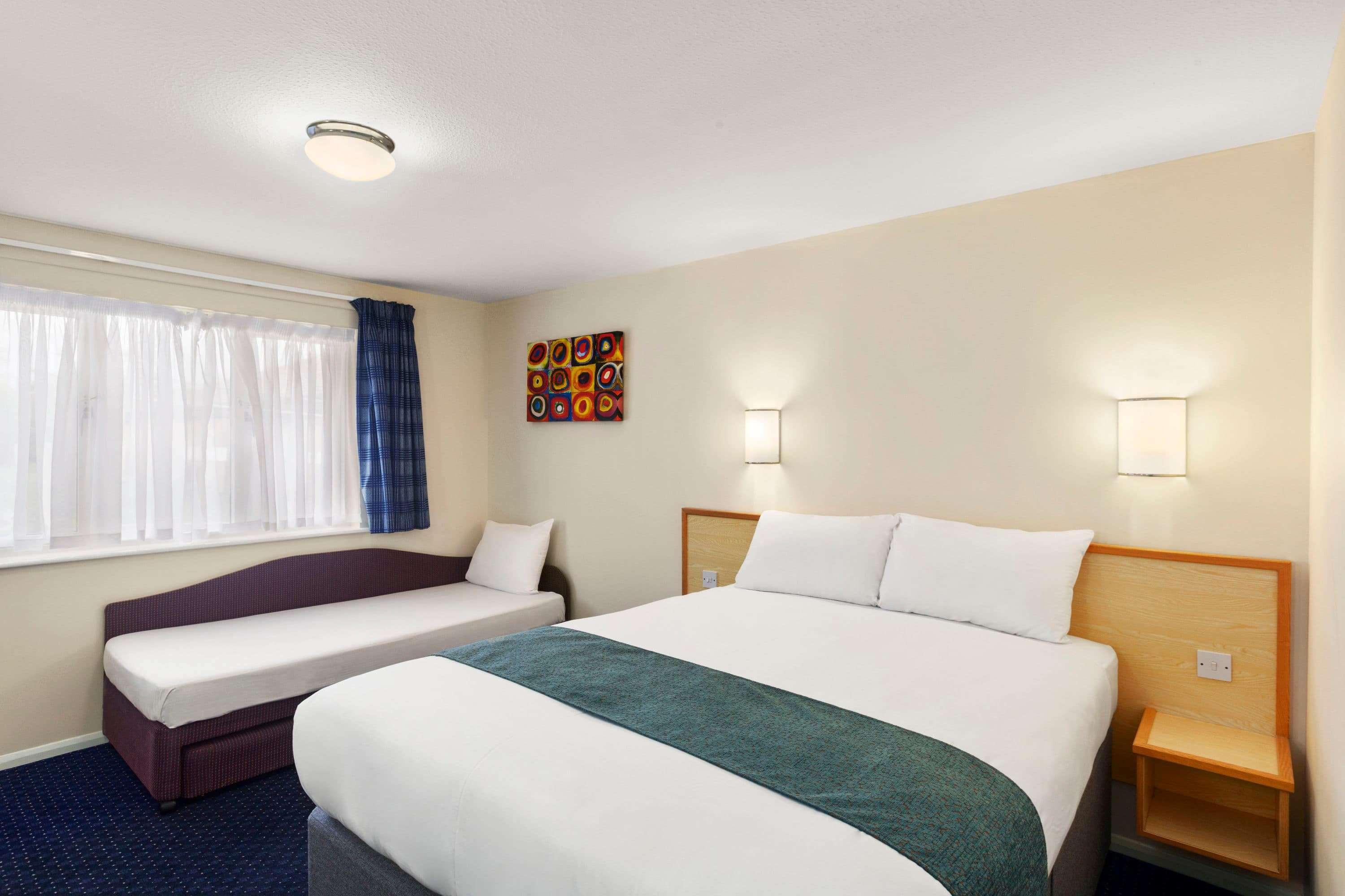 Days Inn Sutton Scotney South Экстерьер фото